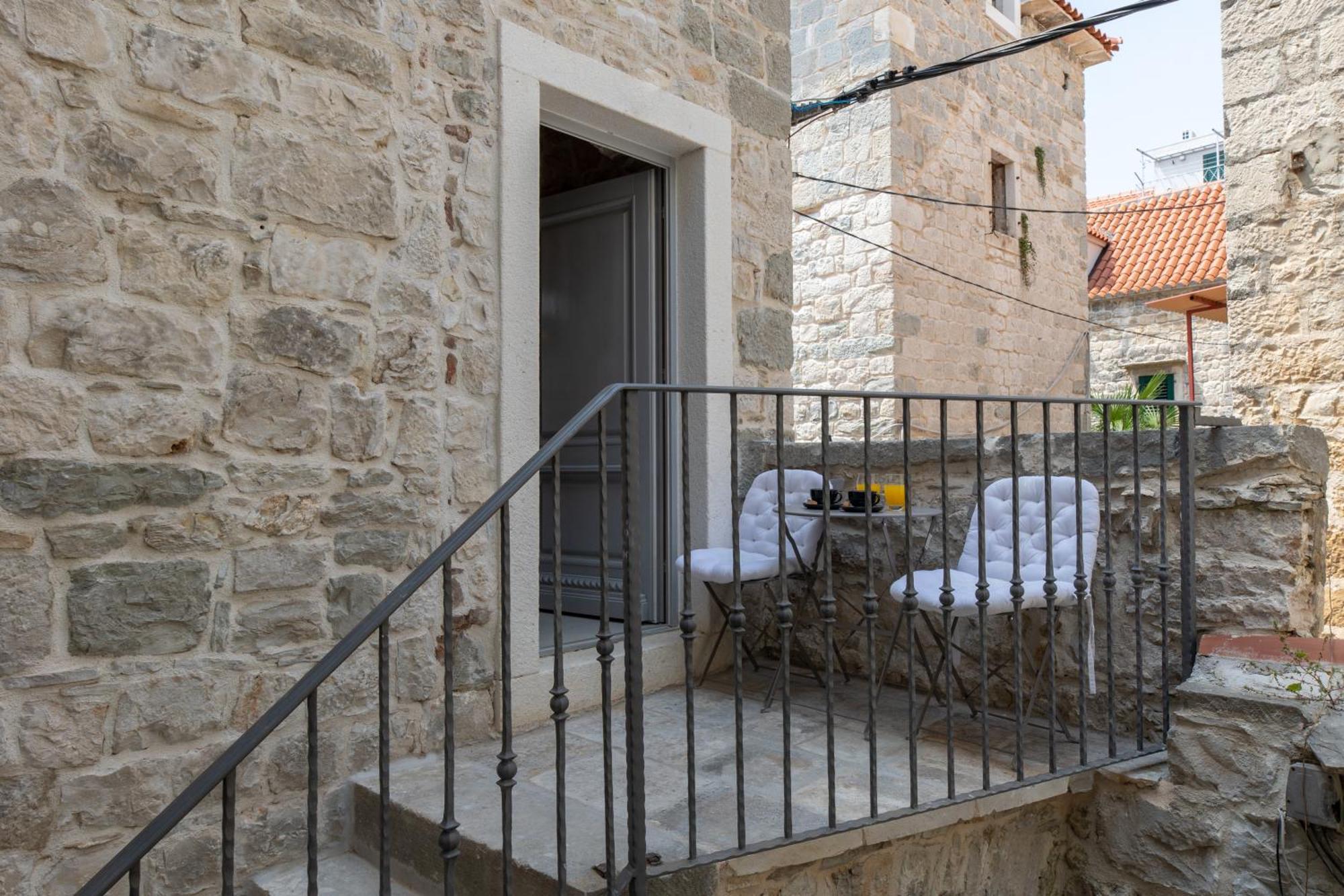 Balturio Boutique 4 Stars Properties In The Center Kastela Exterior photo